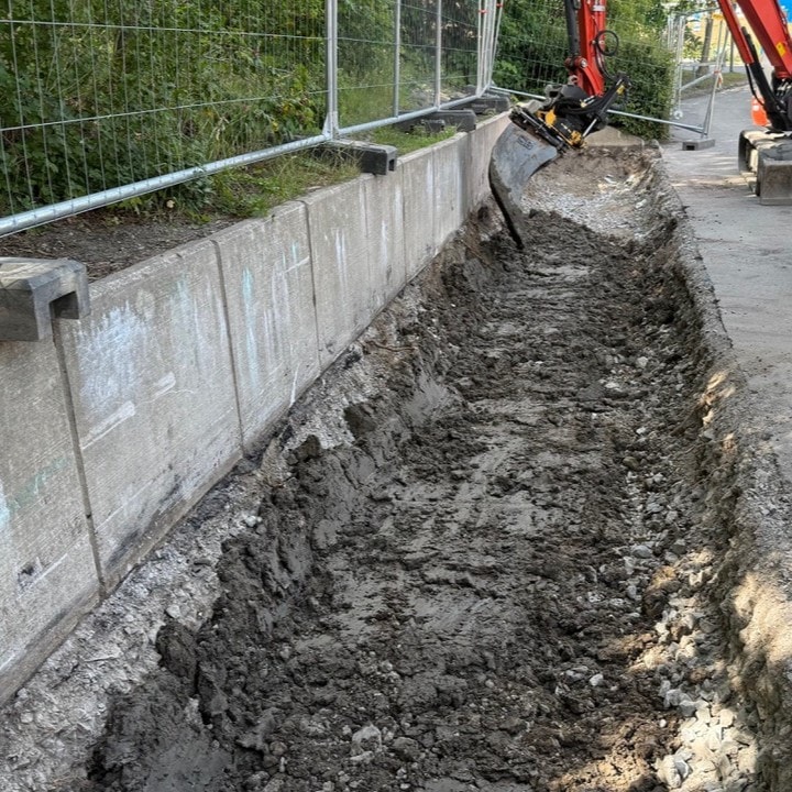 En yta med lera på skolgården.